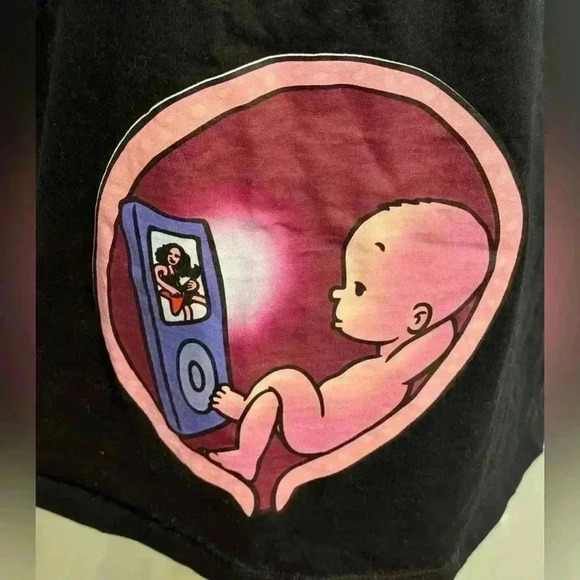 Maternity Black T-Shirt baby watching IPod throwback image - Size Large - Picture 2 of 3